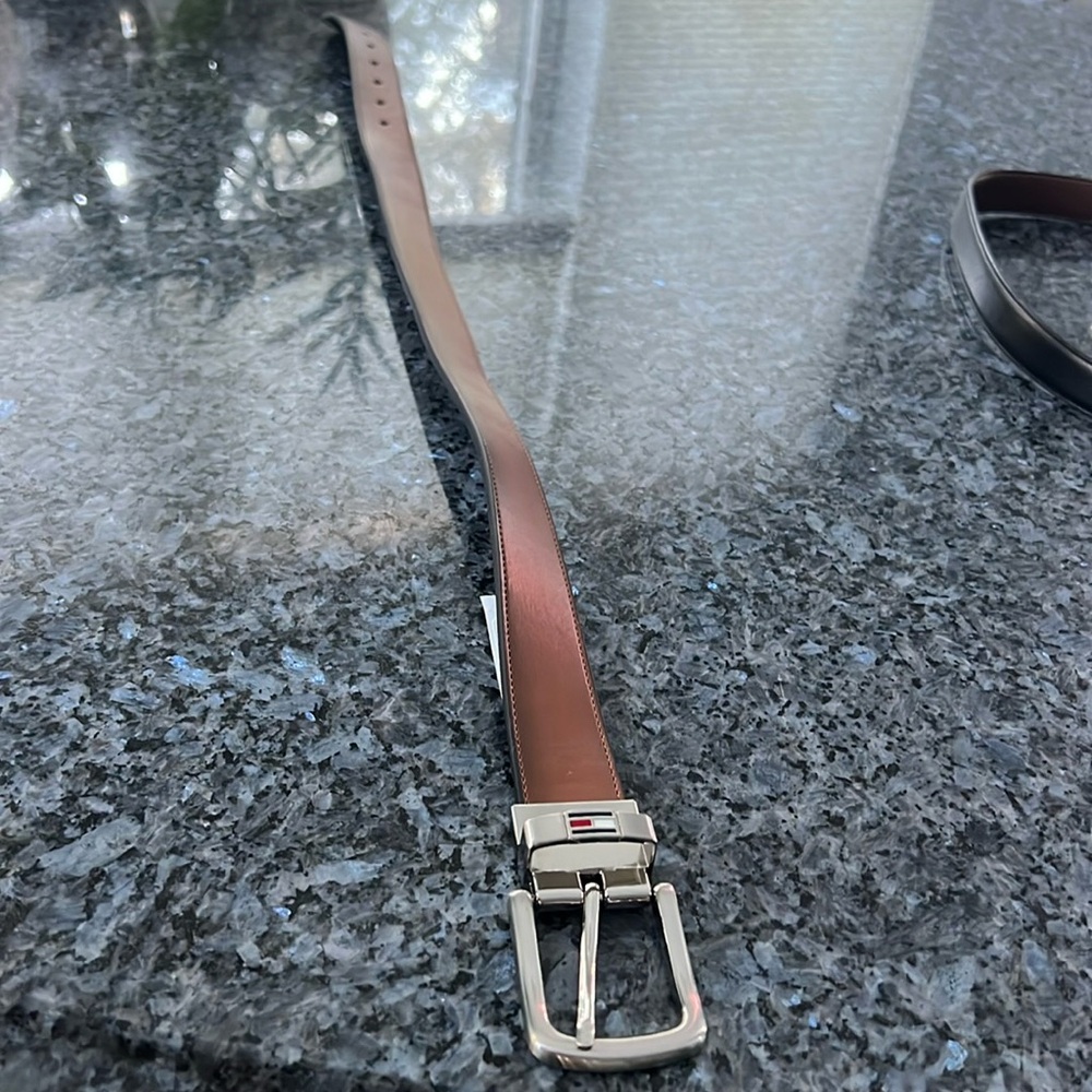 Boys Tommy Hilfiger Tan/Black Reversible leathe dress belt size small 22-24 NWT
